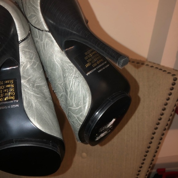 Shoes - Picture 3 of 4